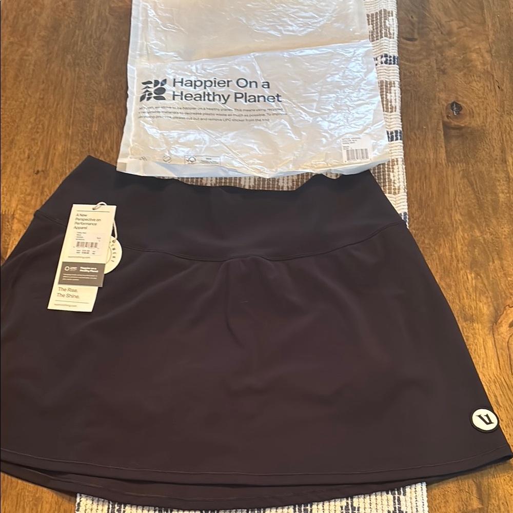 Vuori black volley skirt size large